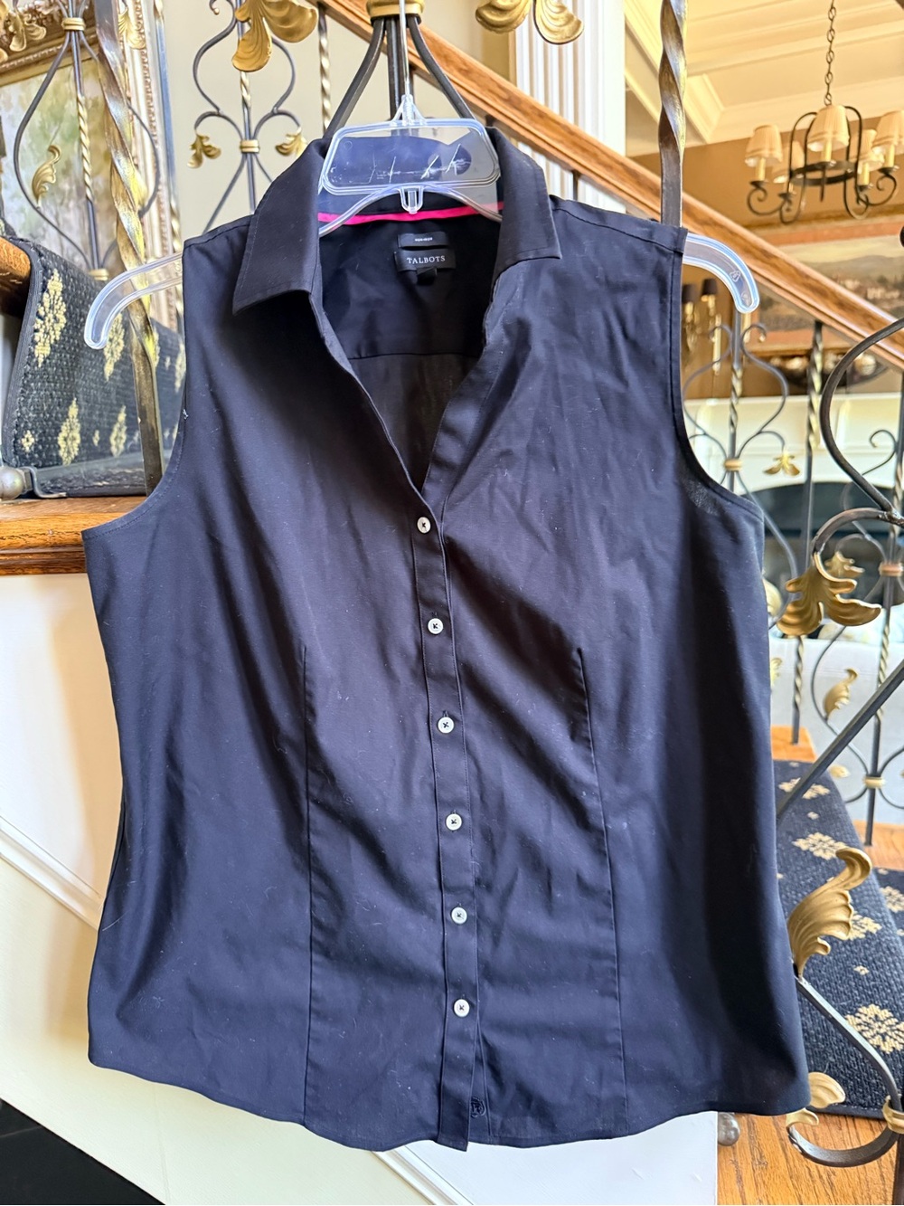 Talbots No Iron Button Up front sleeveless Black top. 6 EUC Cotton:spandex
